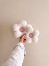 Load image into Gallery viewer, WHITE &amp; PINK BOUCLE FLOWER SET
